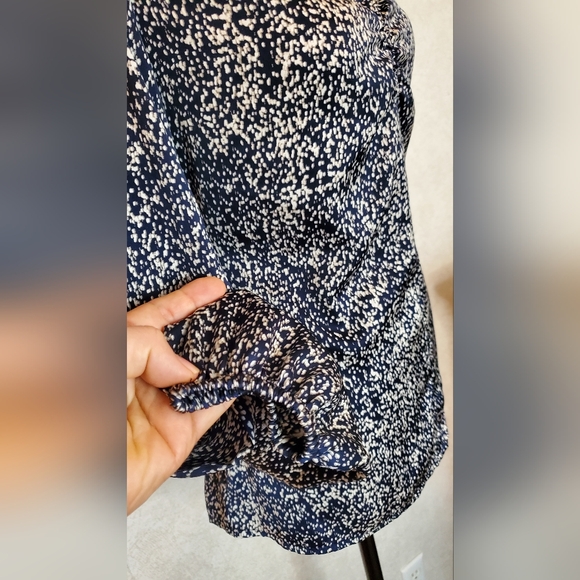 Banana Republic Navy and White Patterned Blouse - Picture 3 of 8